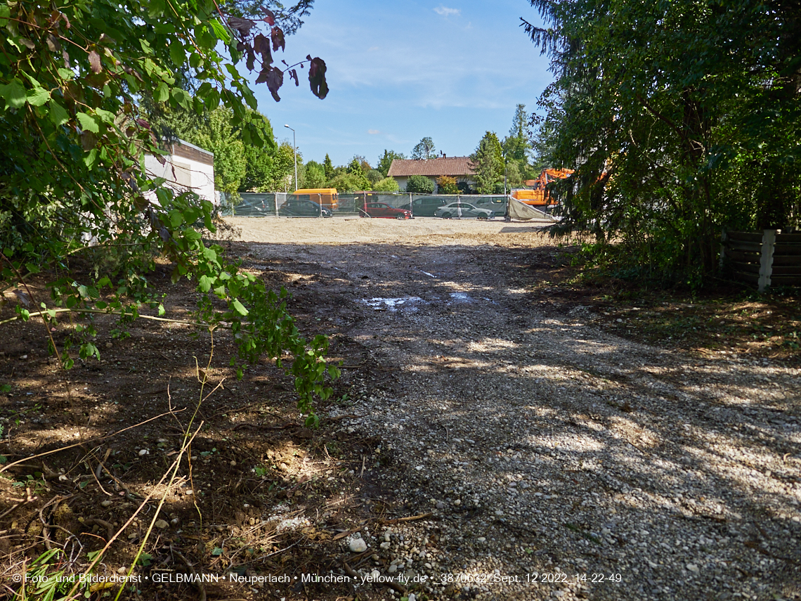 12.09.2022 - Baustelle an der Niederalmstraße 16 und Hugo-Lang-Bogen 13 in Neuperlach-Trudering